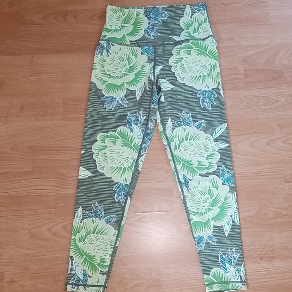 Aerie flower detail leggings